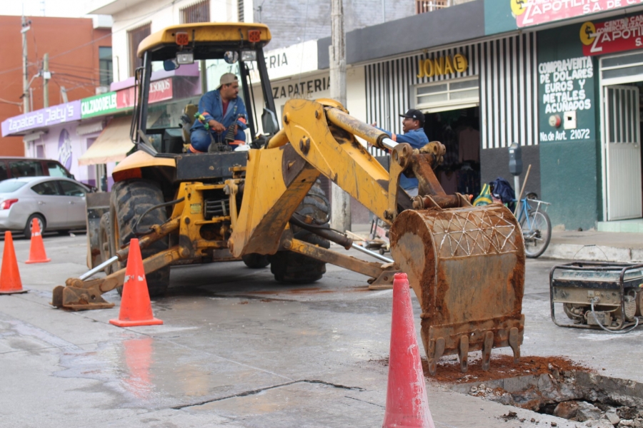 Avanzan los Trabajos de Reparación de Drenaje en Calle Reforma