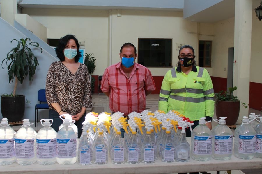 El Gobierno Municipal Recibe de CEMEX Insumos Desinfectantes