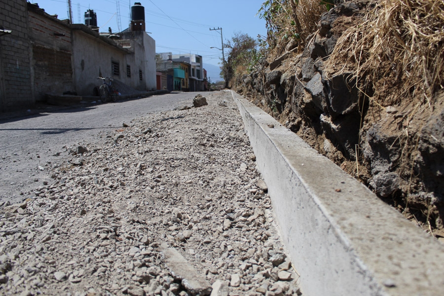 Avanza la pavimentación con asfalto de la calle Prolongación Juárez
