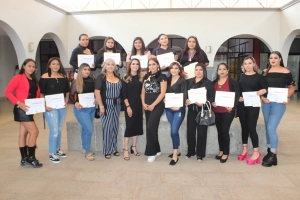 Mujeres de Zapotiltic y Delegaciones Culminan Curso de “Automaquillaje”