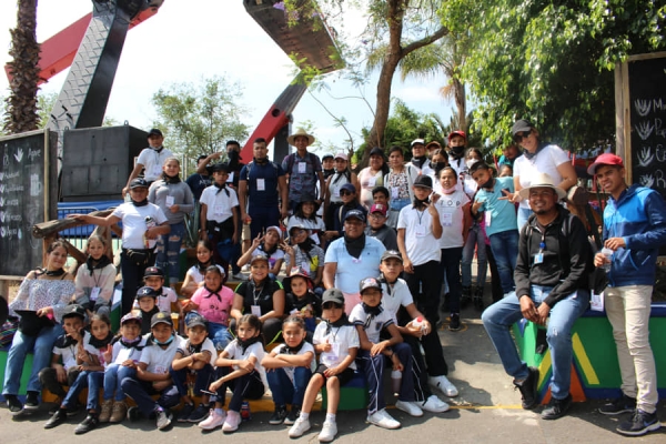 Niñas y Niños Visitan el Zoológico de Guadalajara