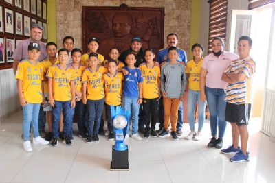 Panchito Sedano recibe a los campeones del “Tigres Zapotiltic”