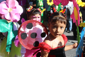 Autoridades Municipales reciben el Desfile de la Primavera de Preescolares