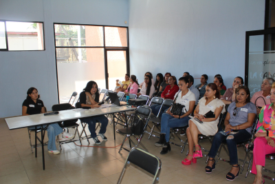 Imparten taller para las mujeres de Zapotiltic.