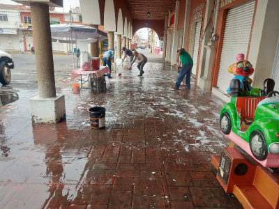 Acciones de limpieza en el primer cuadro de la ciudad.