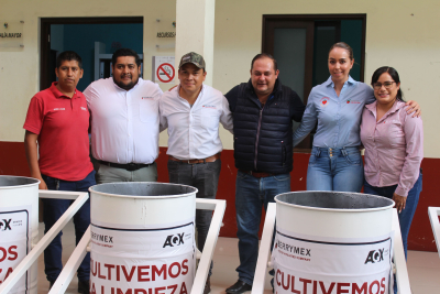 Empresa Berrymex dona contenedores de basura al municipio.