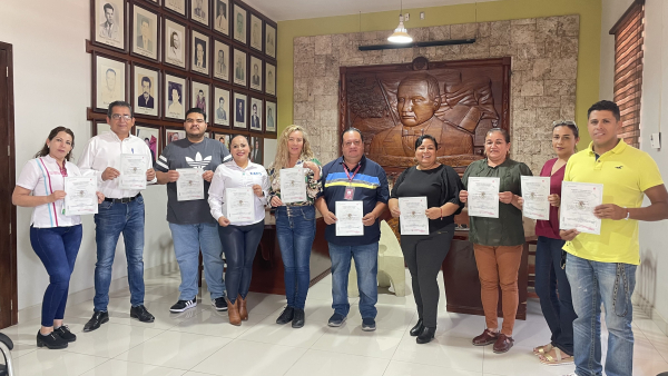 IDEFT entrega a Zapotiltic más certificados del “ Curso de Inglés II ”